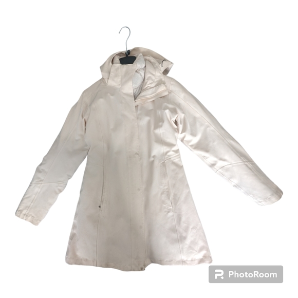 Patagonia Tres 3-1 Parka in Oat Waterproof Jacket - Picture 2 of 6